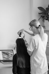 Online Hair Doctor vs. In-Person Consultation: What’s Right for You?